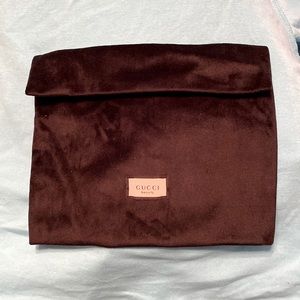 Gucci beauty velvet nag black